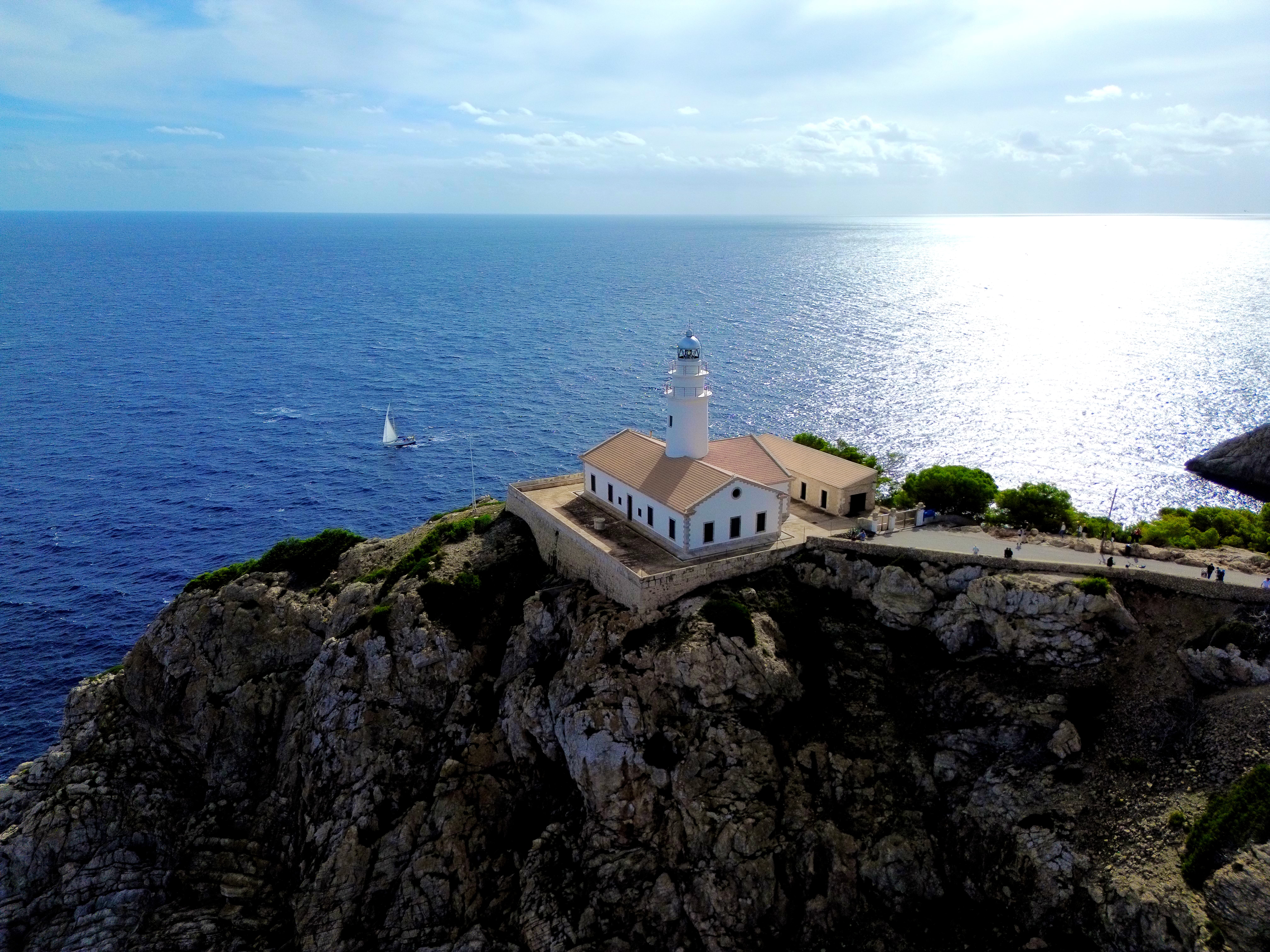 Dronefoto rundt om Capdepera Fyr